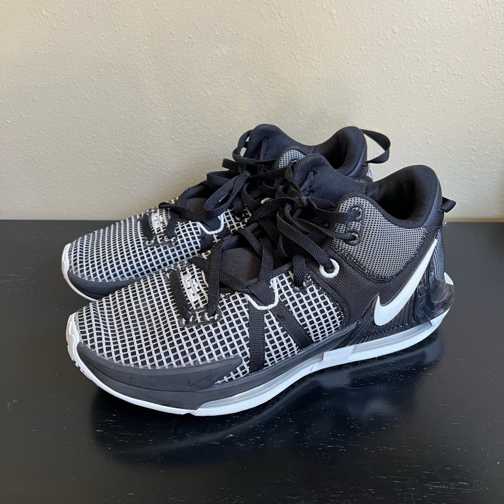 Nike LeBron Witness 7 men’s basketball shoes, US size 10. Worn indoors only.